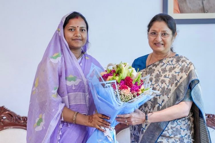 केंद्रीय महिला एवं बाल विकास मंत्री श्रीमती अन्नपूर्णा देवी से महिला एवं बाल विकास मंत्री श्रीमती लक्ष्मी राजवाड़े ने की सौजन्य भेंट