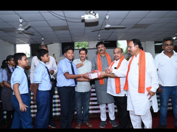 शिक्षा के महापर्व में विधायक पुरन्दर मिश्रा का प्रेरणादायी संदेश: “कलम की ताकत से ही बनेगा आत्मनिर्भर और विकसित भारत”