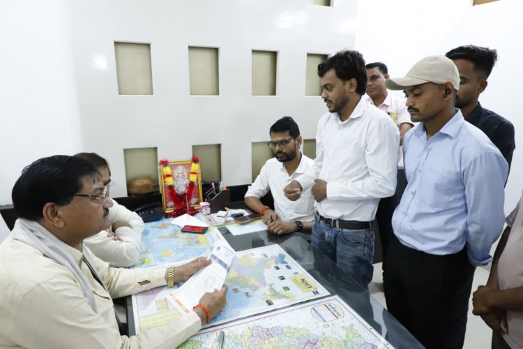 सहयोग केंद्र में खाद्य मंत्री बघेल ने कार्यकर्ताओं से किया संवाद