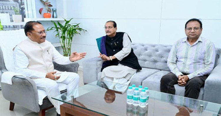 मुख्यमंत्री विष्णु देव साय से झारखंड के वित्त मंत्री राधाकृष्ण किशोर ने की सौजन्य भेंट