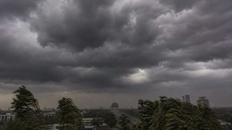 देशभर में भारी से बहुत भारी बारिश की संभावना, दिल्ली, पश्चिम बंगाल, पूर्वोत्तर के लिए अलर्ट जारी
