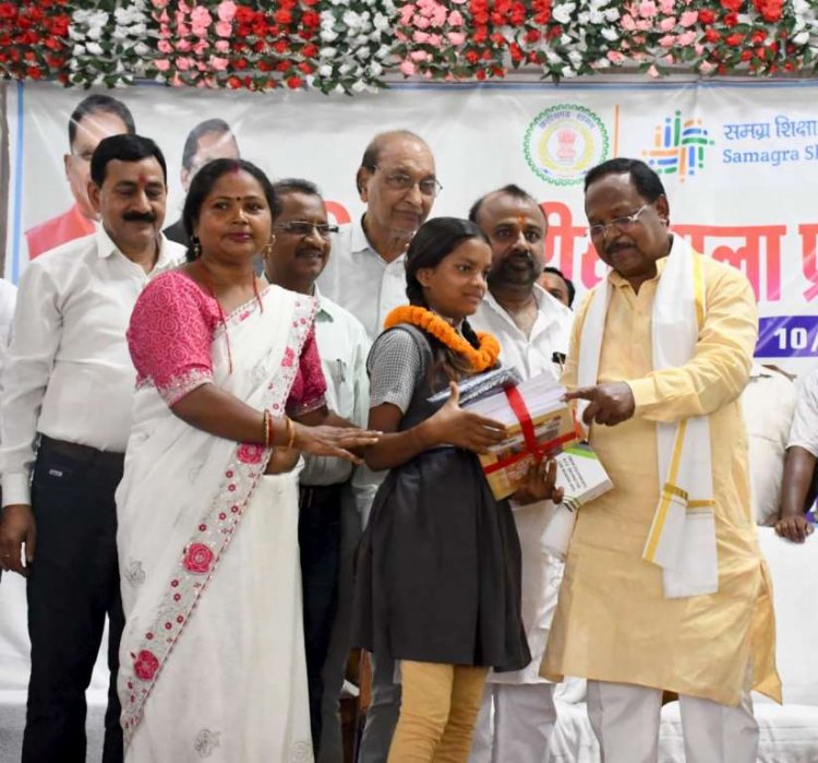 बच्चों की शिक्षा और भविष्य के निर्माण में अभिभावकों की महत्वपूर्ण योगदान: मंत्री श्री नेताम
