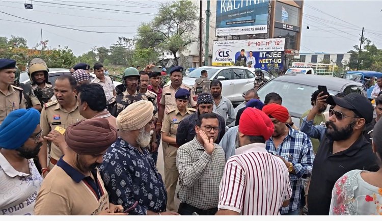 *ढाबे पर बुलडोजर कार्रवाई का सिक्ख समाज ने किया विरोध*