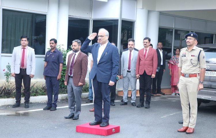 छत्तीसगढ़ उच्च न्यायालय के मुख्य न्यायाधीश रमेश सिन्हा का कलेक्टर-एसपी ने किया आत्मीय स्वागत