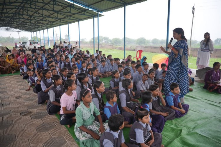 सोशल मीडिया में लगी गुहार और गांव पहुंच गई बाल चौपाल