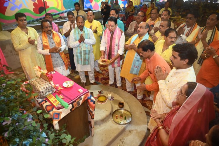 ग्राम कोमना में गूंजा 'गुरु महिमा' का संदेश, विधायक डॉ. संपत अग्रवाल और दिग्गजों ने लिया संतों का आशीर्वाद