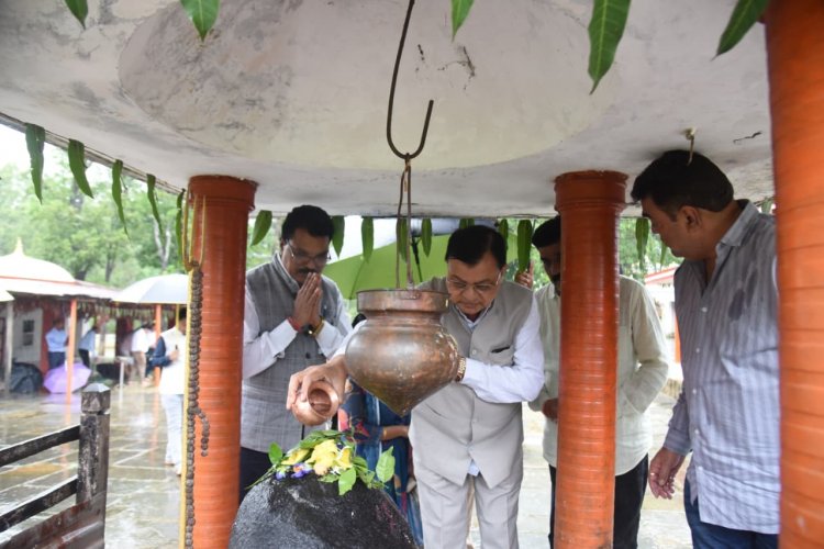 श्रम मंत्री  लखनलाल देवांगन ने कोपाबेड़ा शिव मंदिर में की पूजा-अर्चना