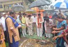 रायपुर ग्रामीण विधायक मोतीलाल साहू ने नगर निगम जोन 9 के वार्ड 7 के दलदलसिवनी क्षेत्र में ग्राम पंचायत भवन के पास नवीन रंगमंच निर्माण हेतु एमआईसी सदस्य खेम कुमार सेन, पार्षद मोहन साहू, देवदत्त द्विवेदी, वार्डवासियों सहित भूमिपूजन कर नागरिकों को दी शानदार सौगात