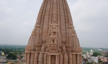 अयोध्या में ऐतिहासिक पल! राम मंदिर के 161 फीट ऊंचे शिखर पर फहरा नया धर्म ध्वज, देखें अलौकिक तस्वीरें