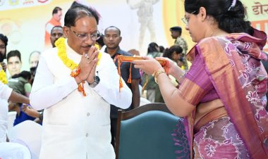 मेरी सगी बहन नहीं... आज माधुरी जी ने वह कमी पूरी कर दी : राखी बंधवाकर भावुक हुए मुख्यमंत्री साय