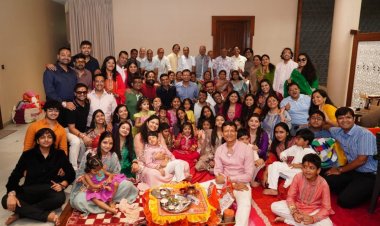 रायपुर सांसद  बृजमोहन अग्रवाल ने  परिवार की तीन पीढ़ियों के साथ हर्षोल्लासपूर्वक रक्षाबंधन का त्यौहार मनाया। 