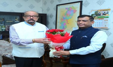 राज्यपाल डेका से राज्य निर्वाचन आयुक्त ने सौजन्य भेंट की