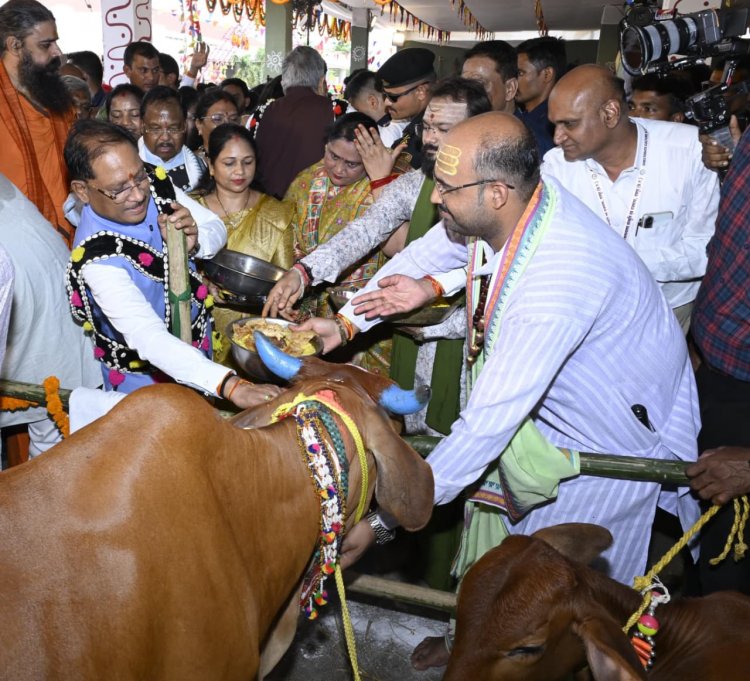 मुख्यमंत्री श्री साय ने कहा कि छत्तीसगढ़ के ग्रामीण जीवन में पशुधन परिवार और कृषि व्यवस्था का अभिन्न हिस्सा है।