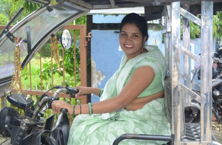 *मुश्किलों से निकलीं अनिता, दीदी ई-रिक्शा ने दी आत्मनिर्भरता की राह*