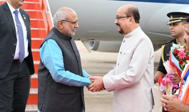  राज्यपाल श्री डेका ने उपराष्ट्रपति श्री राधाकृष्णन का किया आत्मीय स्वागत