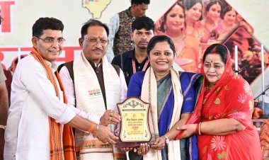 राजस्व मंत्री टंकराम वर्मा के निवास पर आयोजित तीज मिलन समारोह में शामिल हुए मुख्यमंत्री श्री साय