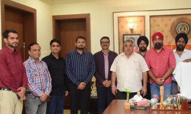 छत्तीसगढ़ ट्रेवल एंड टूरिज्म एसोसिएशन के प्रतिनिधिमंडल ने पर्यटन मंत्री  राजेश अग्रवाल से की सौजन्य भेंट