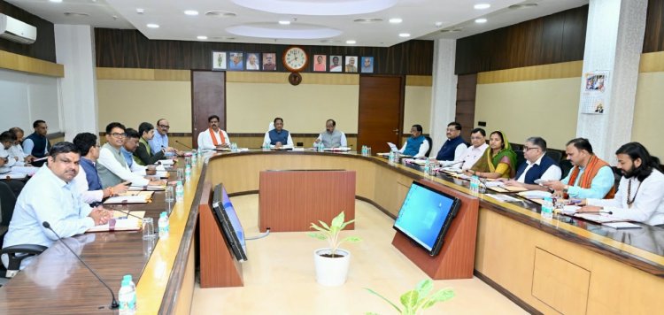 मुख्यमंत्री विष्णु देव साय की अध्यक्षता में आज  मंत्रालय, महानदी भवन में मंत्री परिषद की बैठक प्रारम्भ