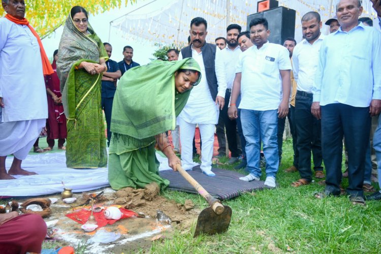 भैयाथान क्षेत्र में 34 करोड़ से अधिक के सड़क विकास कार्यों की मंत्री श्रीमती लक्ष्मी राजवाड़े ने दी सौगात
