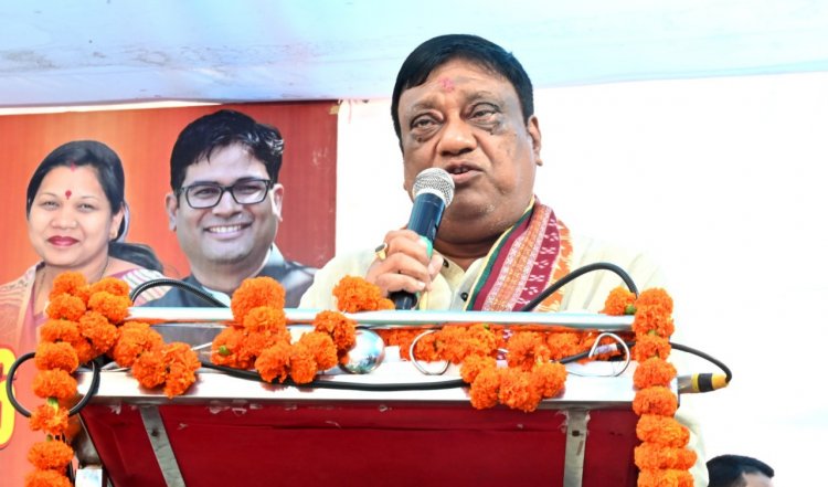 पूर्व नेता प्रतिपक्ष  नारायण चंदेल ने कहा कि बैरिस्टर ठाकुर छेदीलाल ने स्वतंत्रता आंदोलन के दौरान आजादी की अलख जगाने के साथ लोगों को एकजुट कर जनजागृति का कार्य किया।