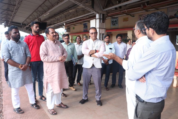 विधायक  विक्रम देव उसेंडी व कलेक्टर कुन्दन कुमार ने अंतागढ़ क्षेत्र के शैक्षणिक संस्थाओ एवं विकास कार्यों का किया निरीक्षण* 